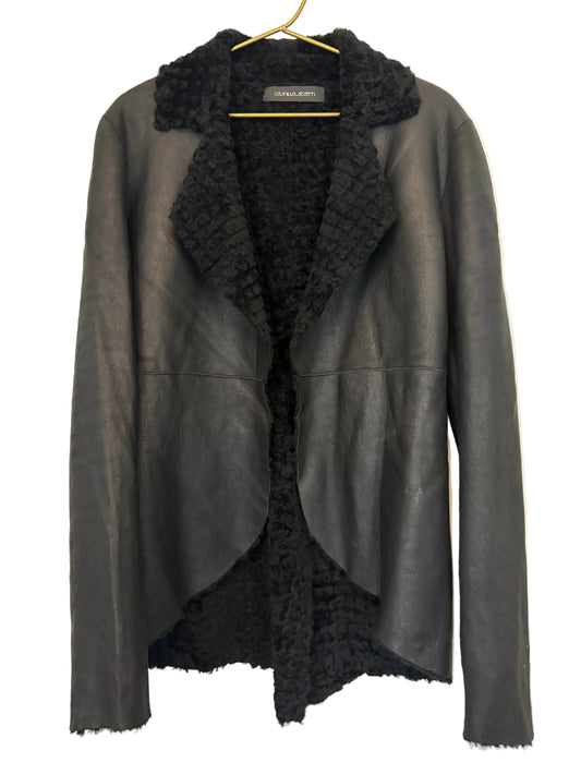 STÆRK ARCHIVE |
THE CAVALIÉR SHEARLING BLAZER / ALL BLACK VERSION / LIMITED EDITION