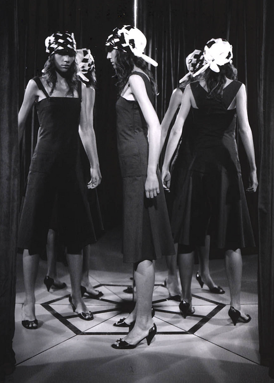 STÆRK ARCHIVE |
THE EILEEN GRAY SCARF / WHITE & BLACK / LIMITED EDITION