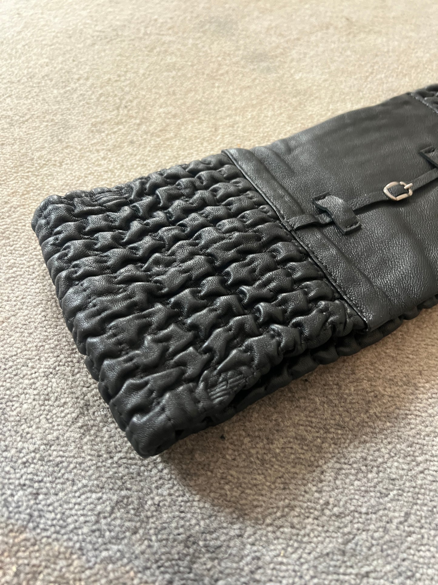 STÆRK ARCHIVE | 
THE CAVALIÉR SHIRRED BELT / BLACK LEATHER / LIMITED EDITION
