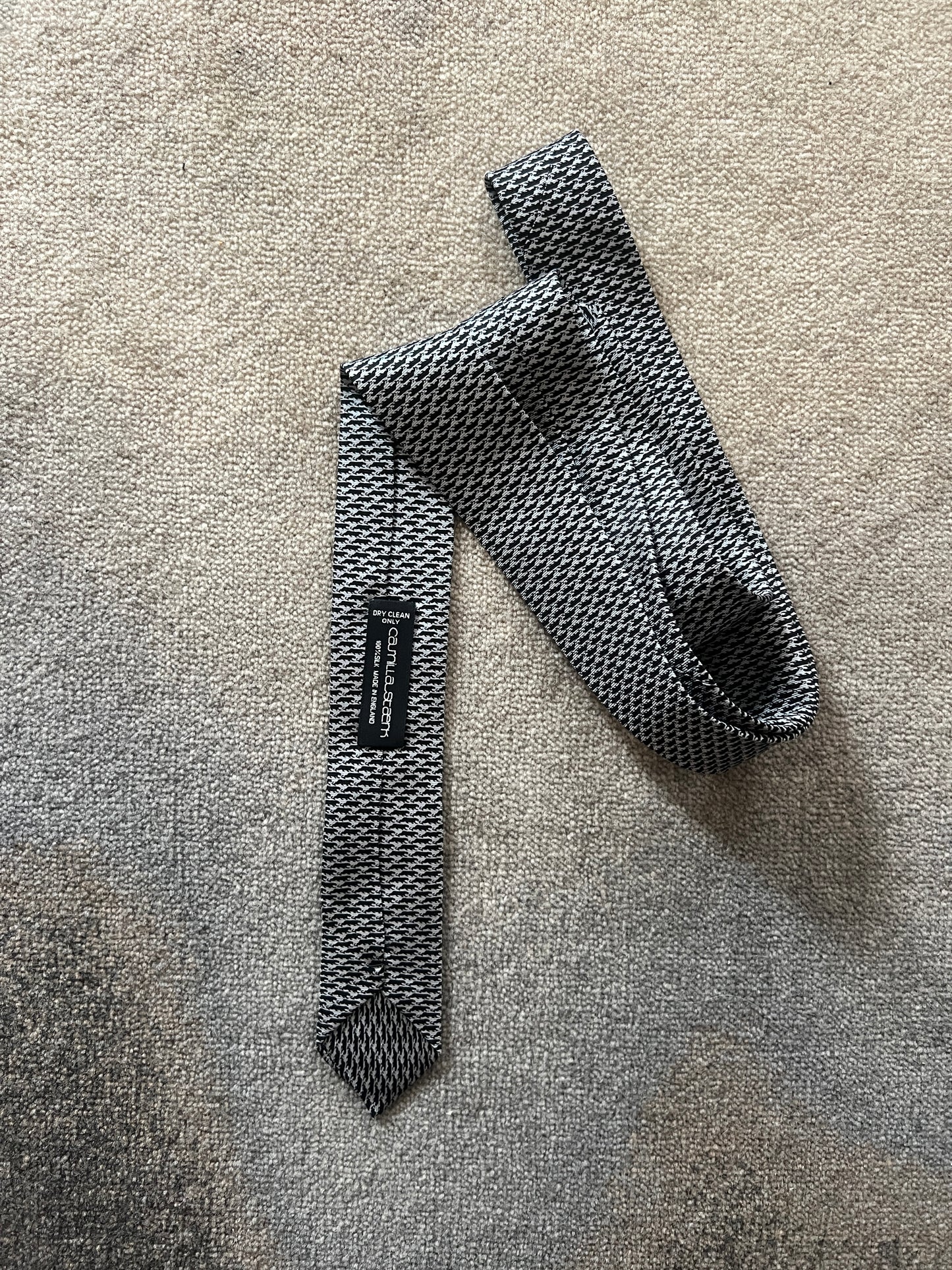 THE PANTHER TIE / SILVER W/ BLACK / LIMITED EDITION
