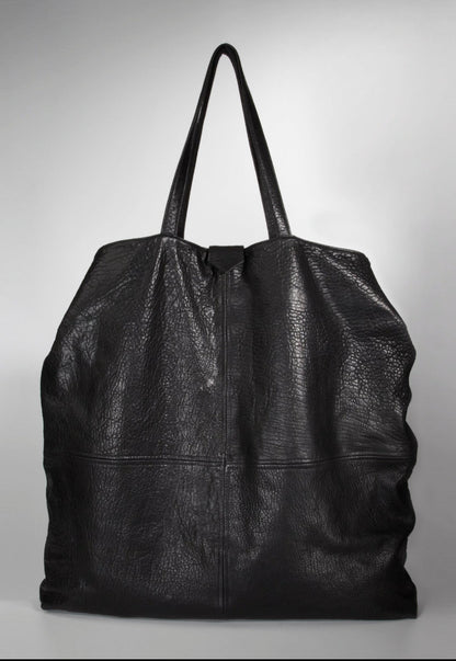 THE SIGNATURE OVERSIZE BAG