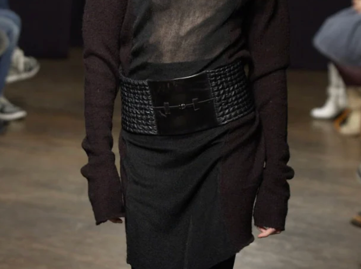 STÆRK ARCHIVE | 
THE CAVALIÉR SHIRRED BELT / BLACK LEATHER / LIMITED EDITION
