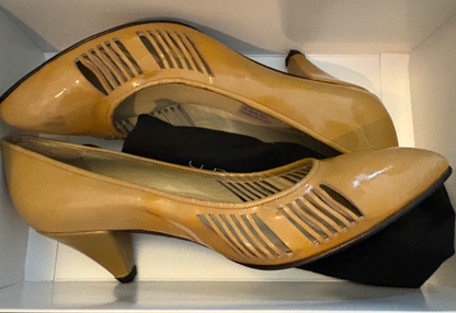 STÆRK ARCHIVE | THE WILD SWANS CUTOUT HEEL / ASSORTED