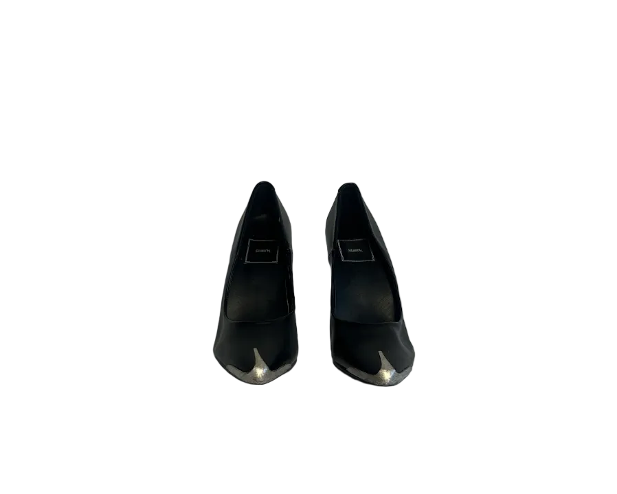 STÆRK ARCHIVE | THE PHOTOGRAPHER STEEL CAP HEELS / BLACK