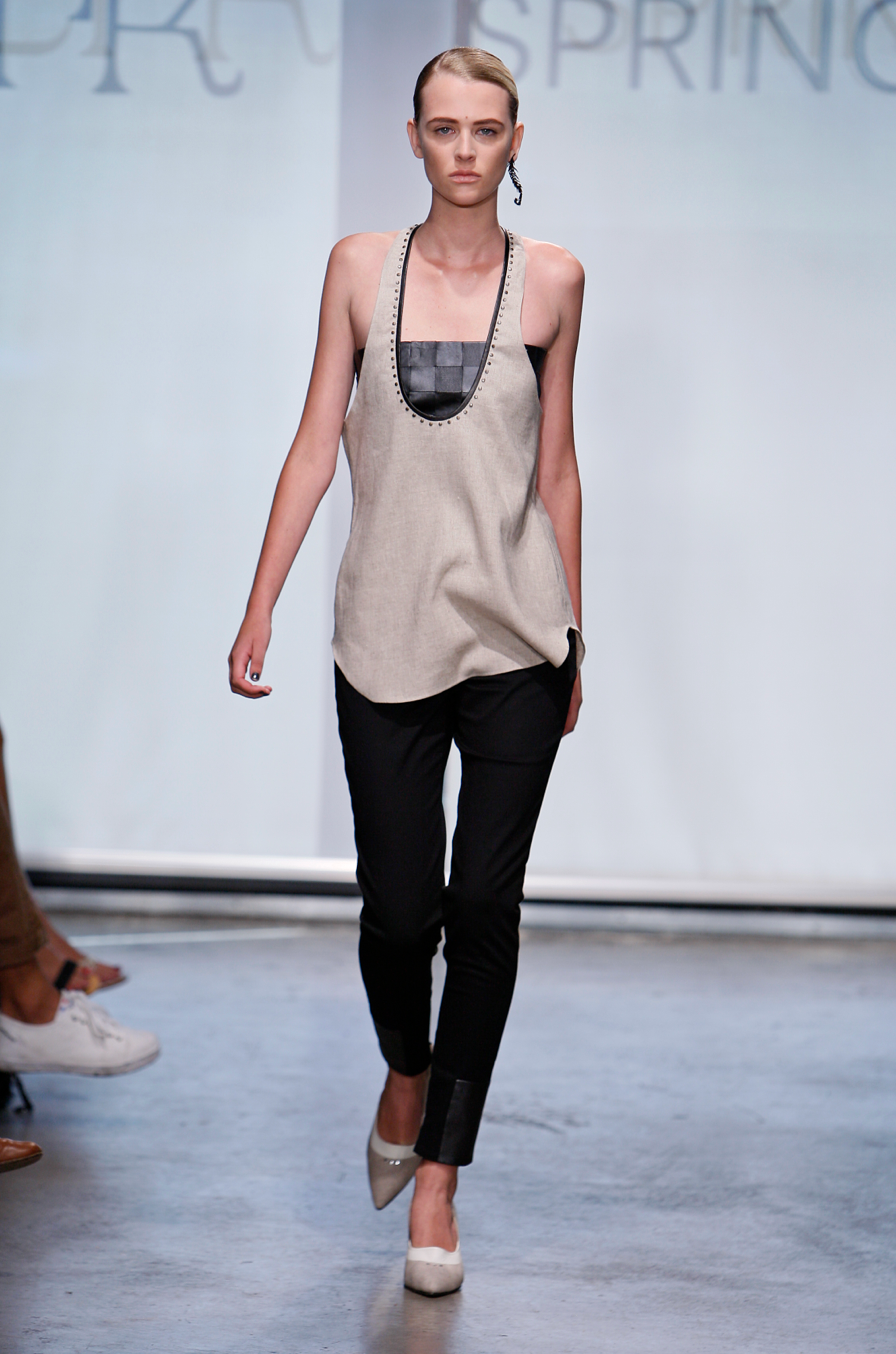 STÆRK ARCHIVE | THE STORYTELLER BLIXEN PUMP / CANVAS & LEATHER