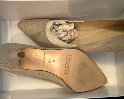 STÆRK ARCHIVE | THE STORYTELLER BLIXEN PUMP / CANVAS & LEATHER