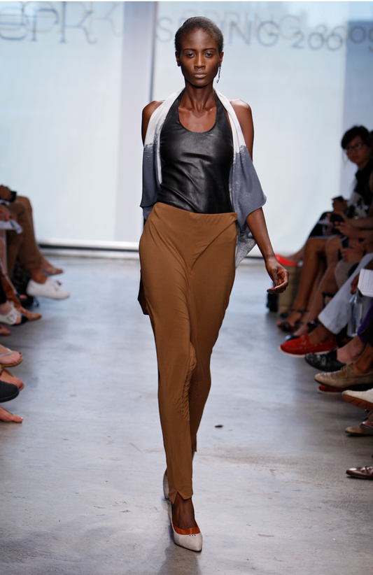 STÆRK ARCHIVE | THE STORYTELLER BLIXEN PUMP / CANVAS & LEATHER