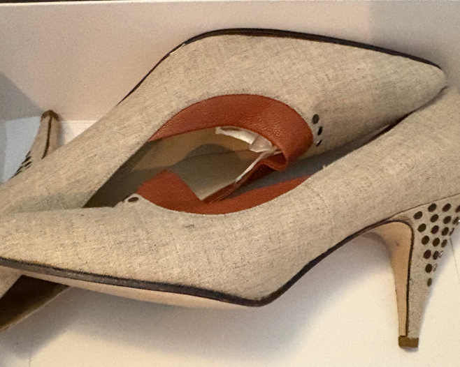 STÆRK ARCHIVE | THE STORYTELLER BLIXEN PUMP / CANVAS & LEATHER