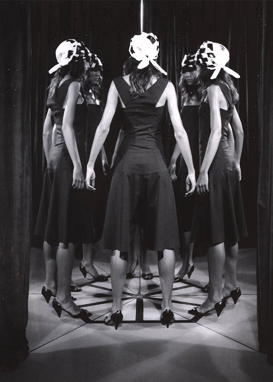 STÆRK ARCHIVE | 
THE EILEEN GRAY SCARF / WHITE & BLACK / LIMITED EDITION