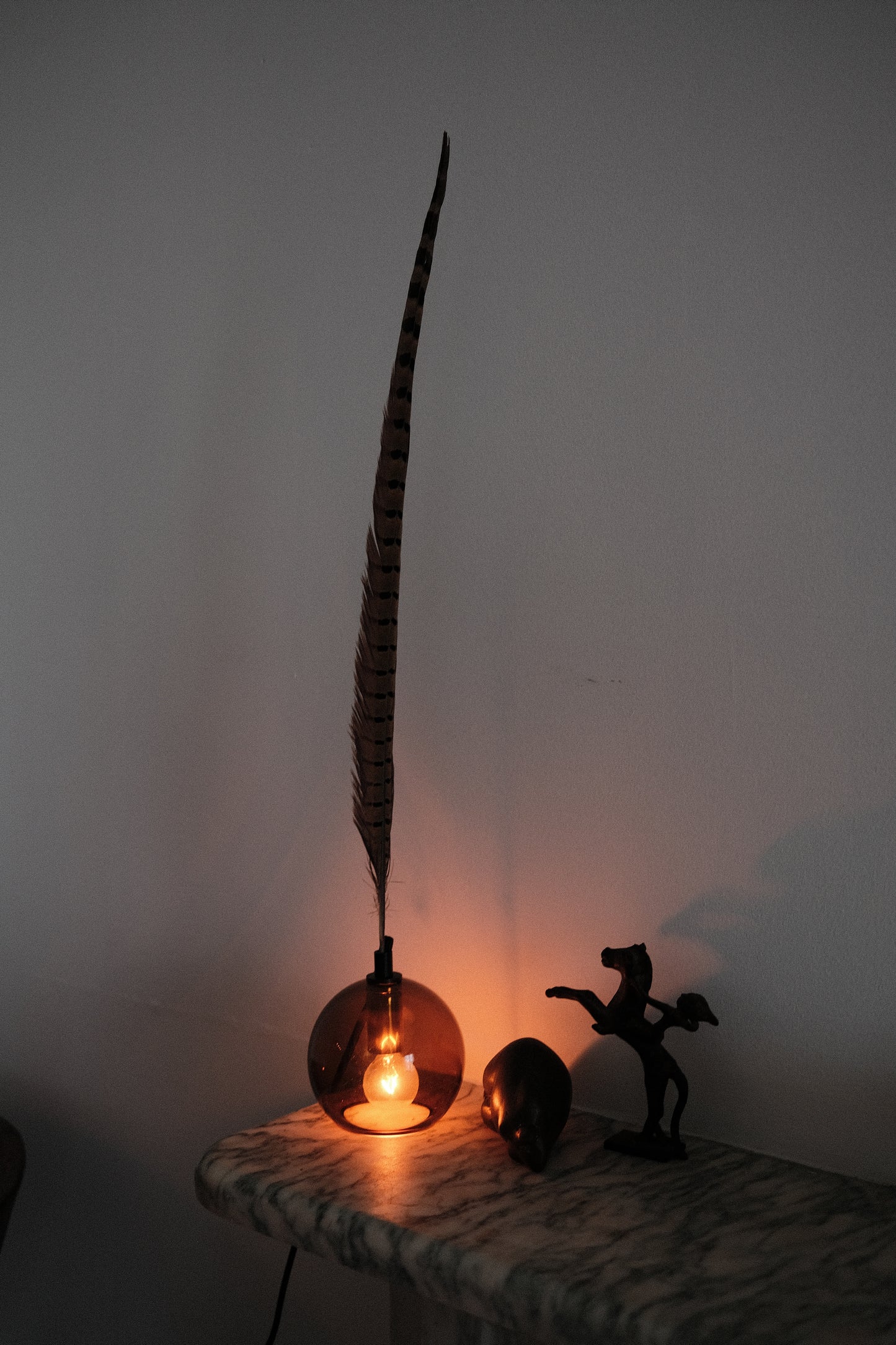 STÆRK ARCHIVE | THE SMOKY FEATHER TABLE LAMP / SHOWROOM SAMPLE / DARK AMBER COLOR